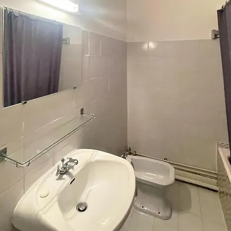 Apartment 3 Bedroom In *